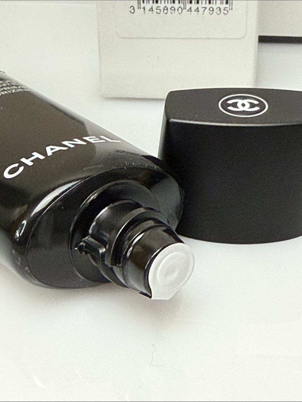 CHANEL • La Base Matte Primer - Picture 4 of 8
